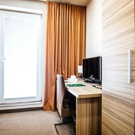Deluxe With Free Wellness And Fitness Centrum نيترا