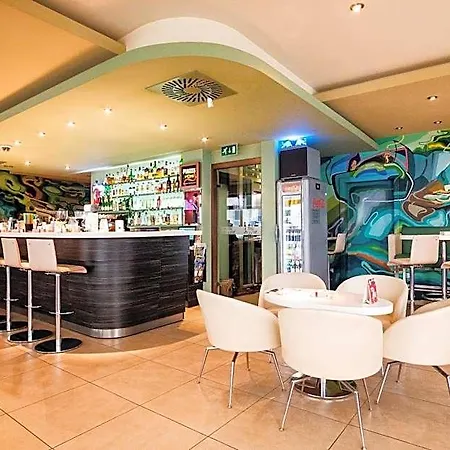 Deluxe With Free Wellness And Fitness Centrum