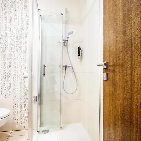 Deluxe With Free Wellness And Fitness Centrum نيترا