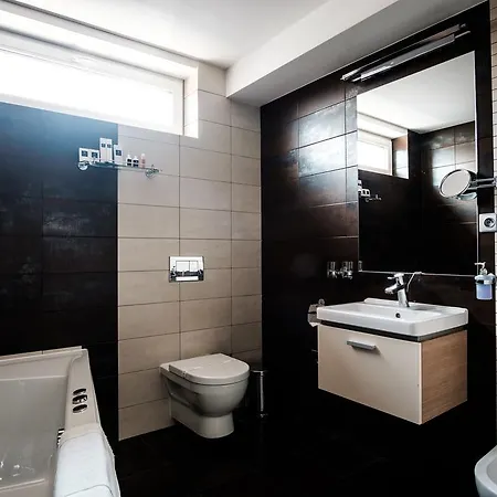 Deluxe With Free Wellness And Fitness Centrum Litra